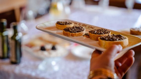 Motovun: Truffle Hunt & 3-Course Brunch with Locals