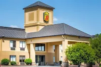 Super 8 by Wyndham Piedmont Greenville Area Hotels in Powdersville