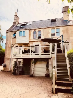 Lorne House Bed & Breakfast Hotels near Solsbury Hill