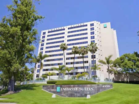 Embassy Suites by Hilton San Diego La Jolla Отели рядом с достопримечательностью «Институт биологических исследований Солка»