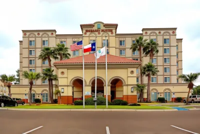 Embassy Suites by Hilton Laredo Отели рядом с достопримечательностью «Ширли Филд»