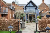 The Bell Alderminster Hotels near Ford＇s Fields