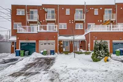 Urban Retreat - Modern 4Br Townhouse Hotels near Carmel IPC Toronto - Malayalam Pentecostal Church in Scarborough