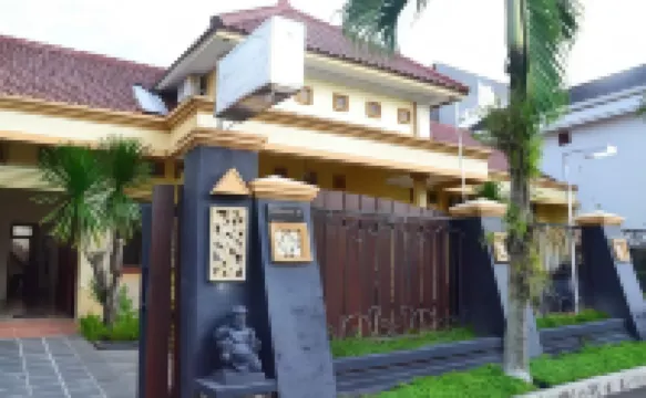 Roemah Canting Homestay