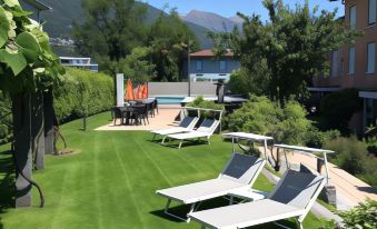 Ascona Lodge, Pool & Garden Retreat