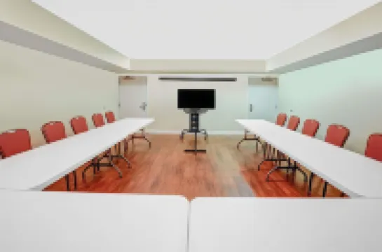 哈蒂斯堡溫德姆麥客達套房飯店