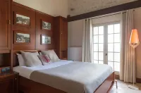 Hôtel Aux Vieux Remparts the Originals Relais