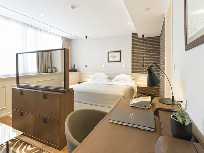 Envoy Hotel