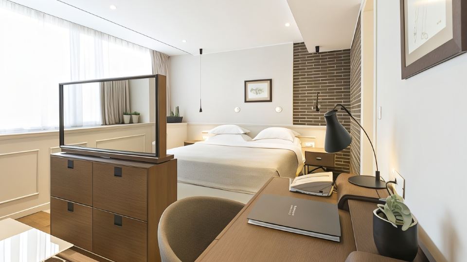 Envoy Hotel
