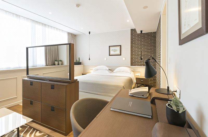 Envoy Hotel