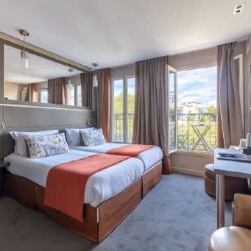 HOTEL MINERVE Отели рядом с достопримечательностью «Дворец Conciergerie»