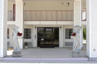 Carom Inn a Travelodge by Wyndham Denham Springs/Baton Rouge
