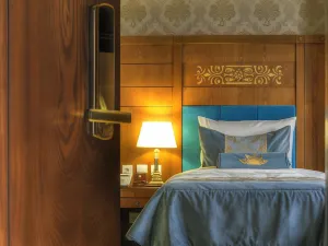 Zandiyeh Hotel