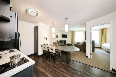 Suite, 1 Queen Bed, Accessible (Mobility/Hearing Shower One Bedroom)