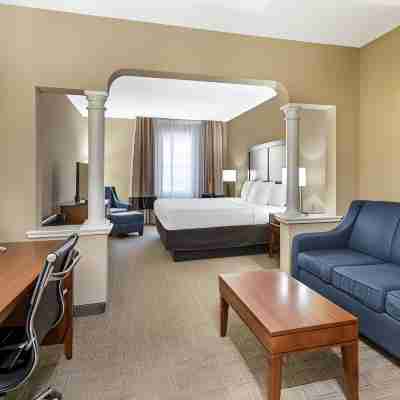 Comfort Inn & Suites Dover-Portsmouth Rooms