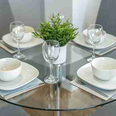 "skyvillion-Apartments Near River Thames Excel & O2 Woolwich" Dining/Meeting Rooms