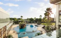 Resinda Hotel Karawang - Pools