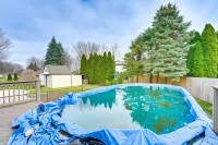 Sterling Heights Getaway w/ Fire Pit!