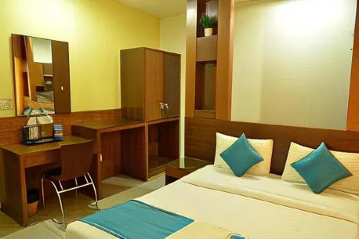 Cubbon Suites - 10 Minute walk to MG Road, MG Road Metro and Church Street