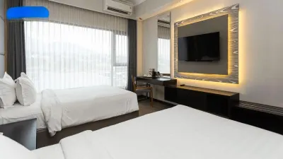 De Lobby Suite Hotel HANOMAN BIOSKOP DOME 3 DIMENSI附近的飯店
