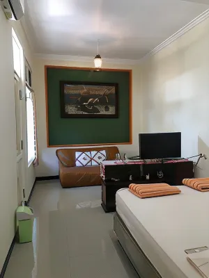 Timlo Solo Guest House Ungaran Hotel dekat River Rock Banyumeneng