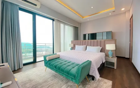 Senyum World Hotel