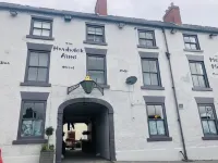 Hardwick Arms Hotel - parking