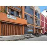 RedDoorz at Luxury Homestay Near Aloha Waru Surabaya Các khách sạn ở Gedangan