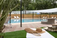 Eden Inn - Pools