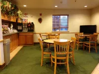 Super 8 by Wyndham Ava