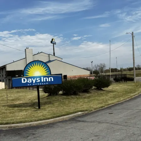 Days Inn & Suites by Wyndham Caseyville