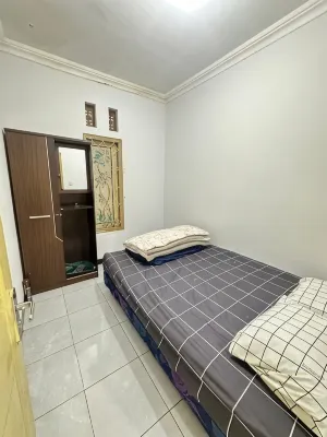 MR Tiny House Dieng with Mountain View Hotels in Sukorejo