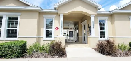 Cozy 3-bedroom townhome in welcoming Clermont with AC, WiFi