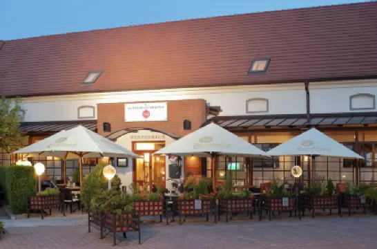 Hotel Chvalská Tvrz Hotels near Prague 14