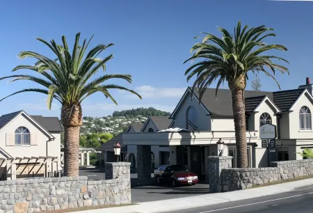 Lodge Bordeaux Отели в г. Фангареи