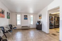 Travelodge by Wyndham Lansing