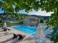 Logis Hotel l'Hôtel des Bains - Salles-la-Source Hotels in Aveyron