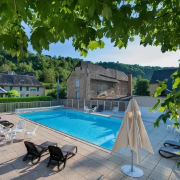 Logis Hotel l'Hôtel des Bains - Salles-la-Source