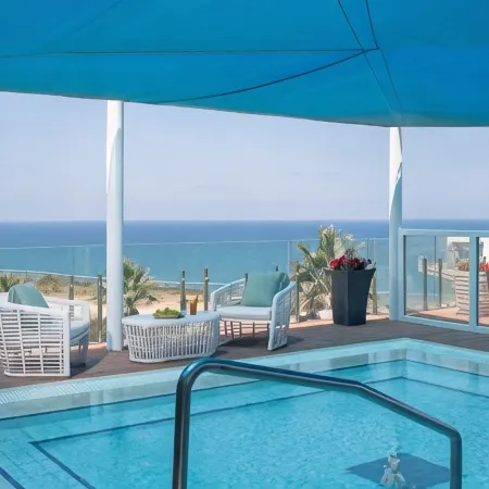 Island Luxurious Suites Hotel