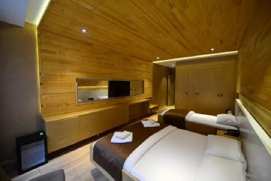 Inanlar Deluxe Hotel & Bungalow Отели в г. Узунгёль