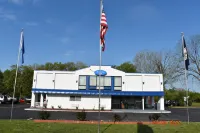 Economy Inn - Parking