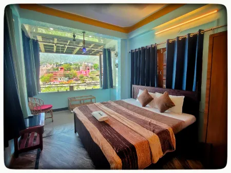Shri Ganga View Guest House Отели рядом с достопримечательностью «Triveni Ghat»