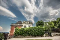 Pavillon Henri IV - Family