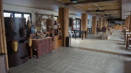 Score Birds Hotel Отели рядом с достопримечательностью «Филдс-авеню»