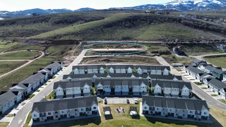 Stylish Townhouse with Giant Loft and Trailer Parking - Luxurious Oasis