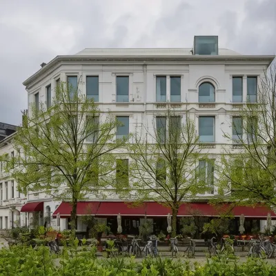 Hotel Pilar Hotels near Het Zuid
