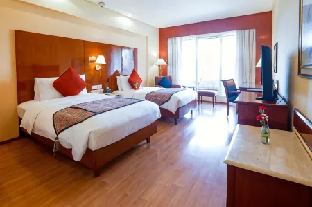 The Lalit Mumbai Отели рядом со станцией Lokmanya Tilak Terminus