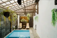 Ostic House - Pools