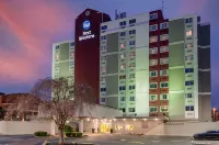 Charleston Tower Hotel Các khách sạn gần West Virginia State University Economic Development Center