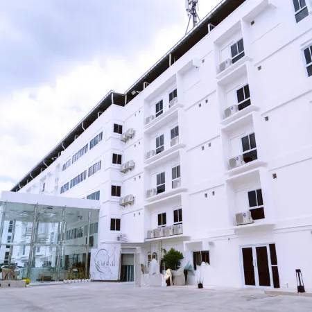 The White Hotel by Charoensri Отели рядом с достопримечательностью «Школа Udonpittayanukoon»